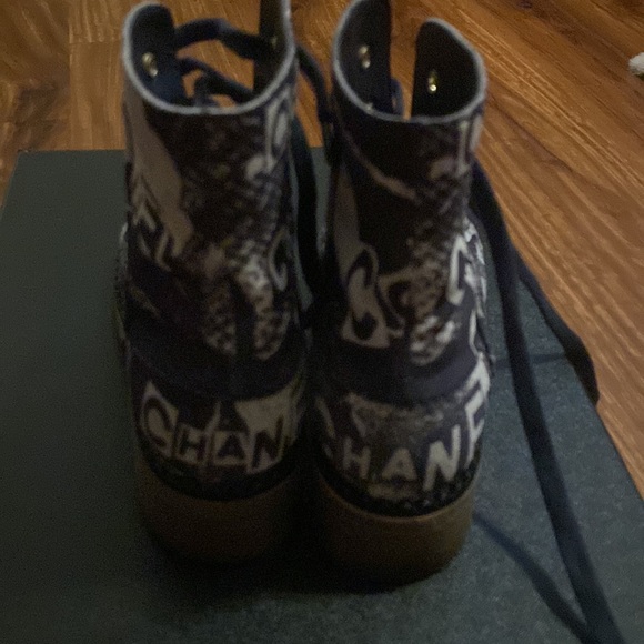 Graffiti combat boot by chanel worn a few times - Picture 3 of 6